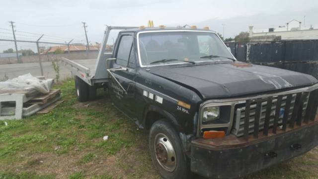 1986 Ford F-350 tow truck - photo 3