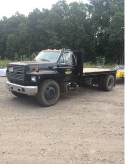 1992 Ford F800 - photo 2