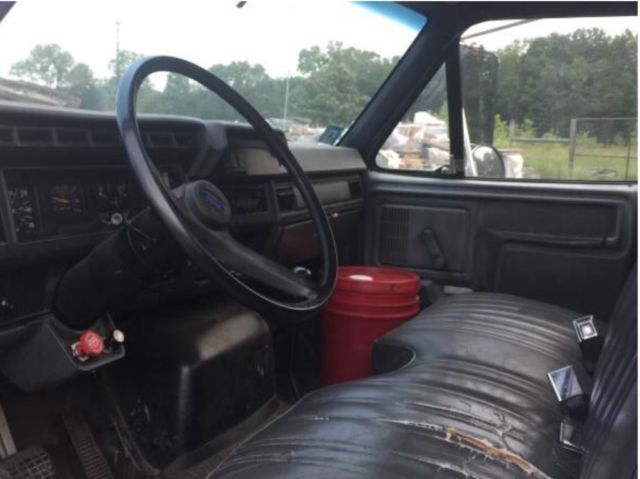 1992 Ford F800 - photo 9