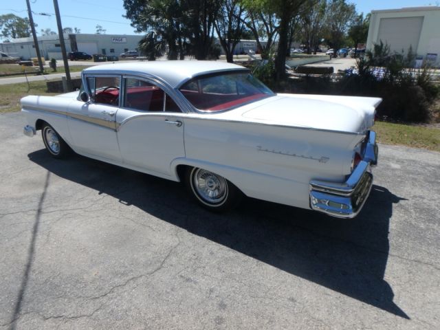 1957 Ford Fairlane - photo 2