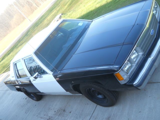 Ford LTD Crown Victoria 1991 302 ci 5.0L V8 Fleet sedan former City Engineer Use 1991 Ford Crown Victoria fleet police/taxi