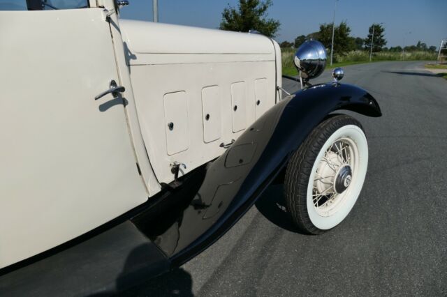 1932 Ford Model 18 V8 VandenPlas Cabriolet - photo 11