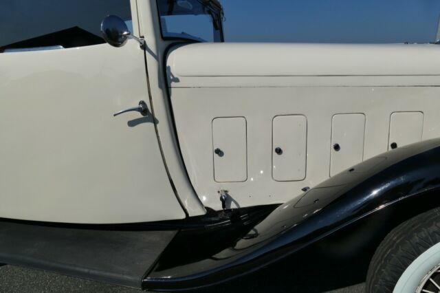 1932 Ford Model 18 V8 VandenPlas Cabriolet - photo 12