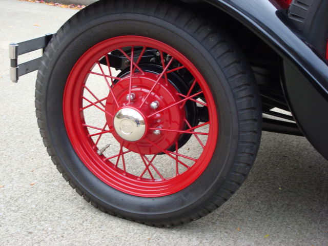 1931 Ford Model A Body - Rubellite Red, Fenders - Black - photo 7