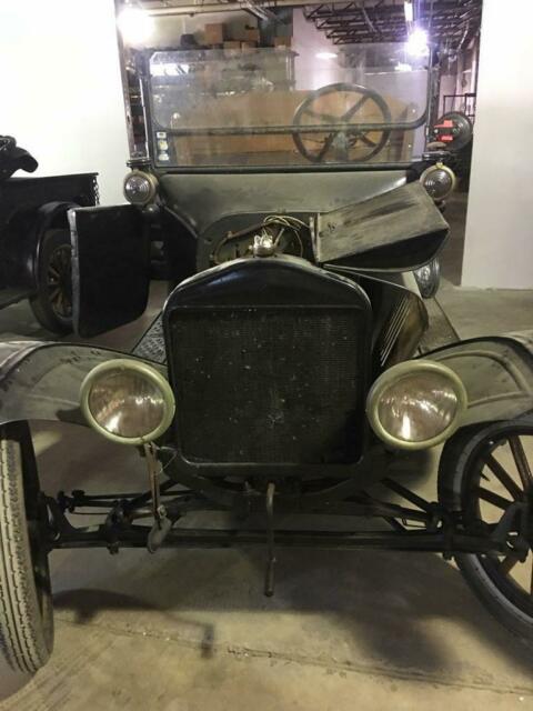 Ford Model T - 1917. Vehicle runs fine, fun project for any car enthusiast. 1917 Ford Model T