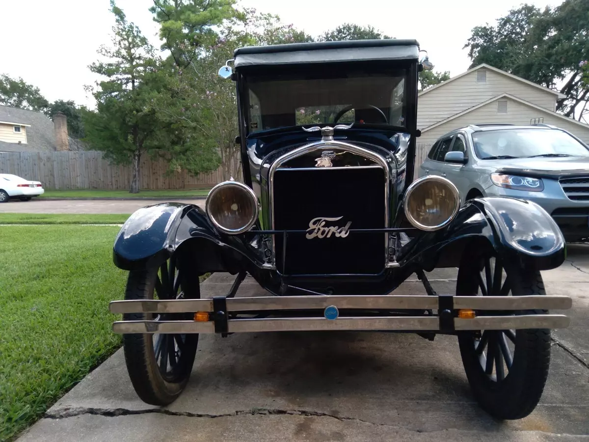 FORD MODEL T 1926 TUDOR 1926 Ford Model T fabric with vinyl front seats