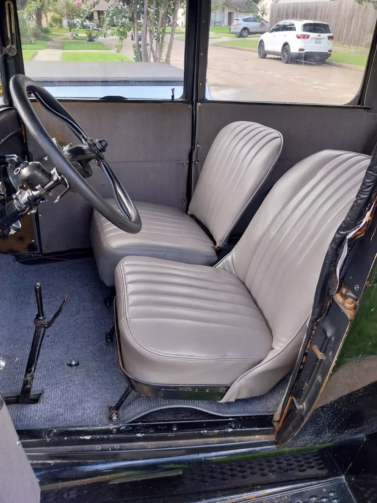 1926 Ford Model T fabric with vinyl front seats - photo 4