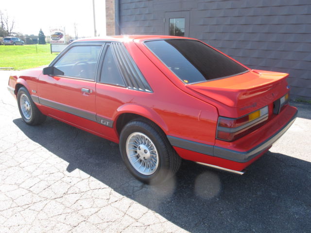 1986 Ford Mustang GT - photo 6