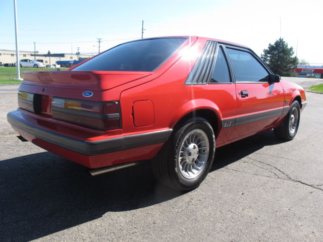 1986 Ford Mustang GT - photo 8