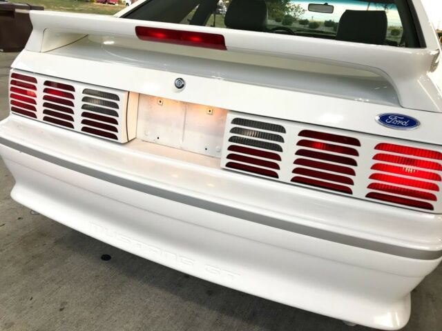 1988 Ford Mustang GT - photo 3