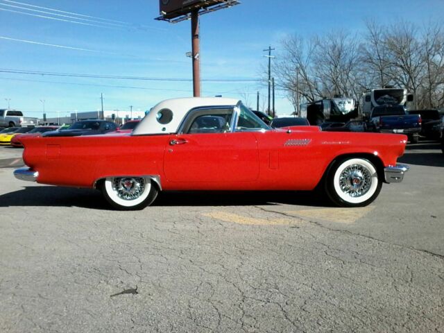 1957 Ford Thunderbird Convertible - photo 12