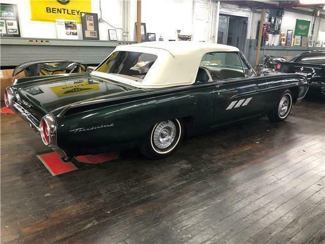 1963 Ford Thunderbird Convertible - photo 10