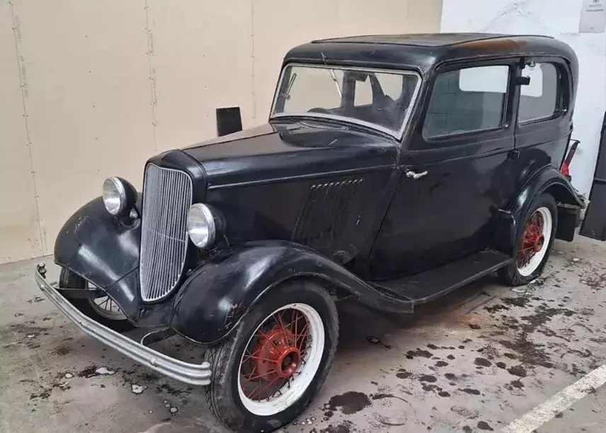 ford tudor sedan 1932 Ford model Y