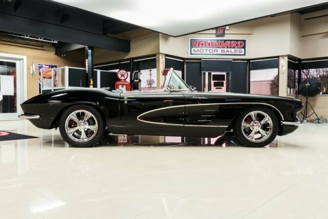 1961 Chevrolet Corvette Convertible Pro Touring - photo 12