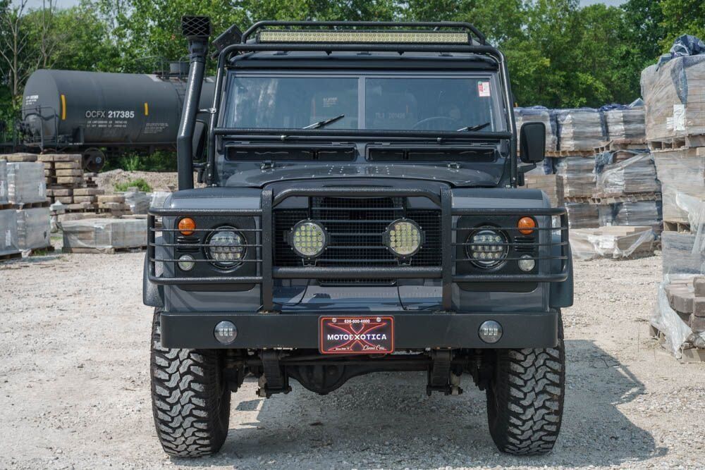 1973 Land Rover Defender Custom 4x4 SUV - photo 3