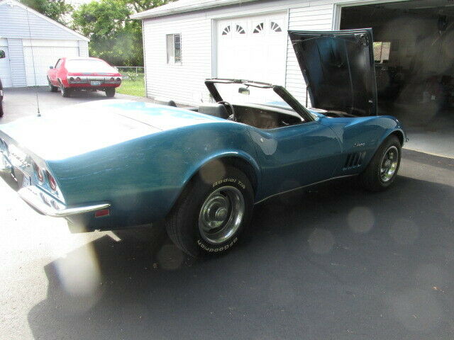 1969 Chevrolet Corvette 2dr convertable - photo 2