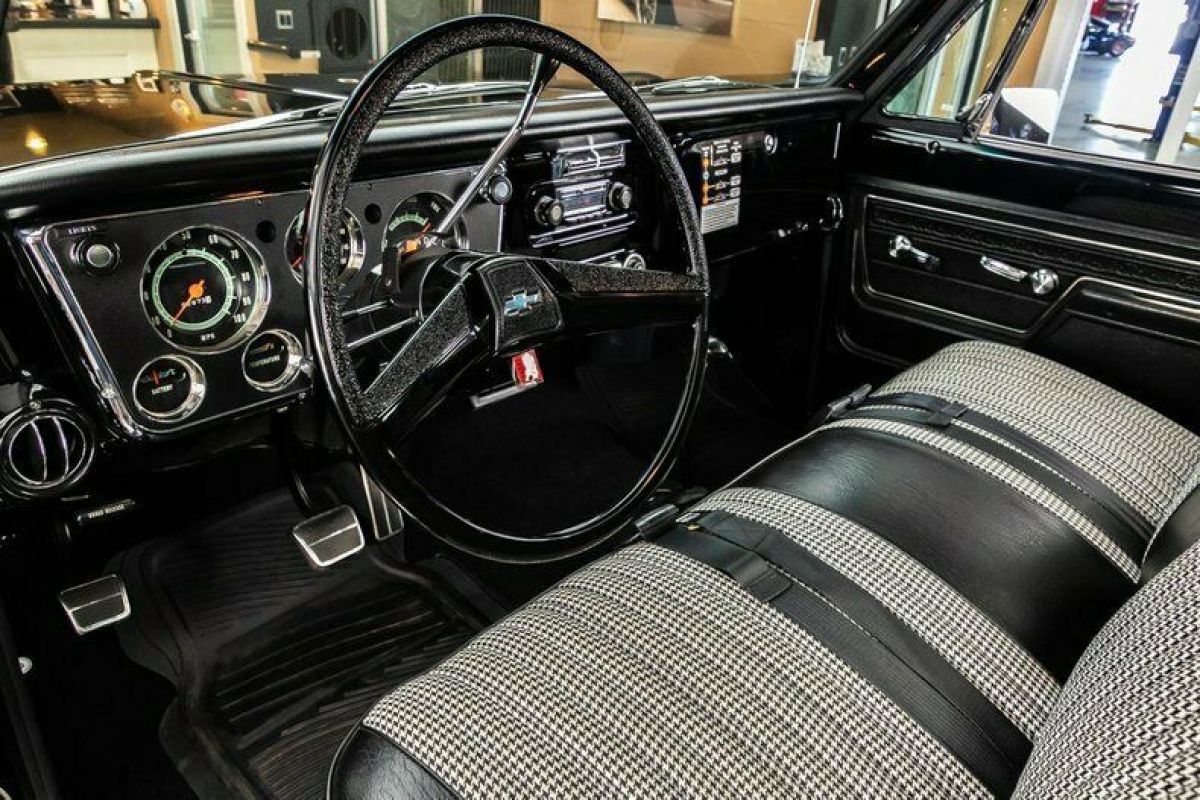 1972 Chevrolet K-10 4X4 Pickup - photo 2