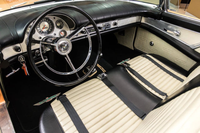 1957 Ford Thunderbird Convertible - photo 2