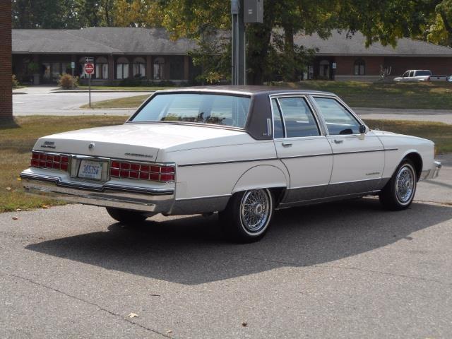 1986 Pontiac Bonneville PARISIENNE BROUGHAM - photo 4