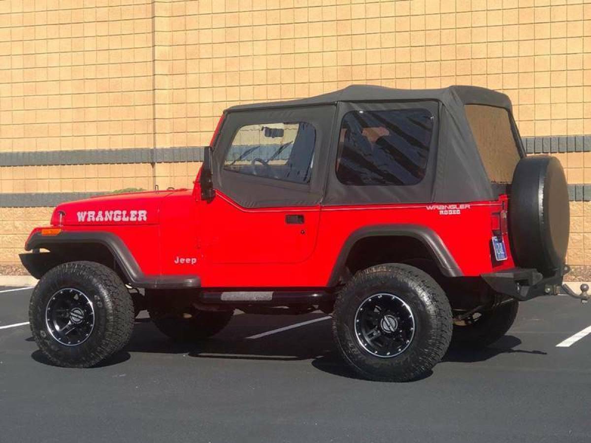 1993 Jeep Wrangler Base 2dr 4WD SUV - photo 2