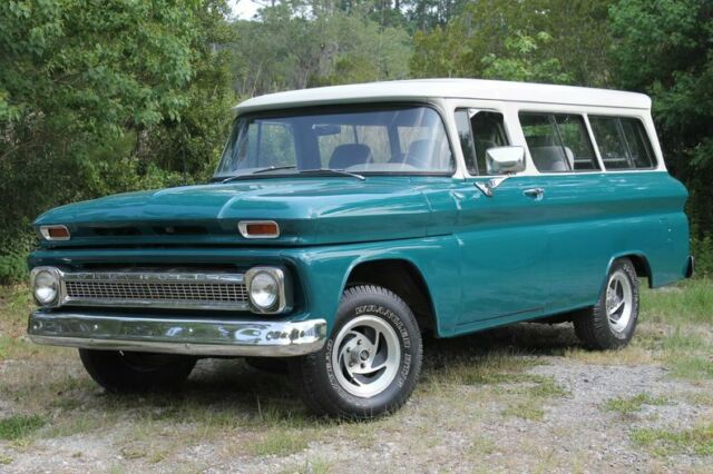 1961 Chevrolet Suburban -- - photo 2