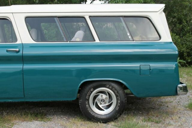 1961 Chevrolet Suburban -- - photo 7