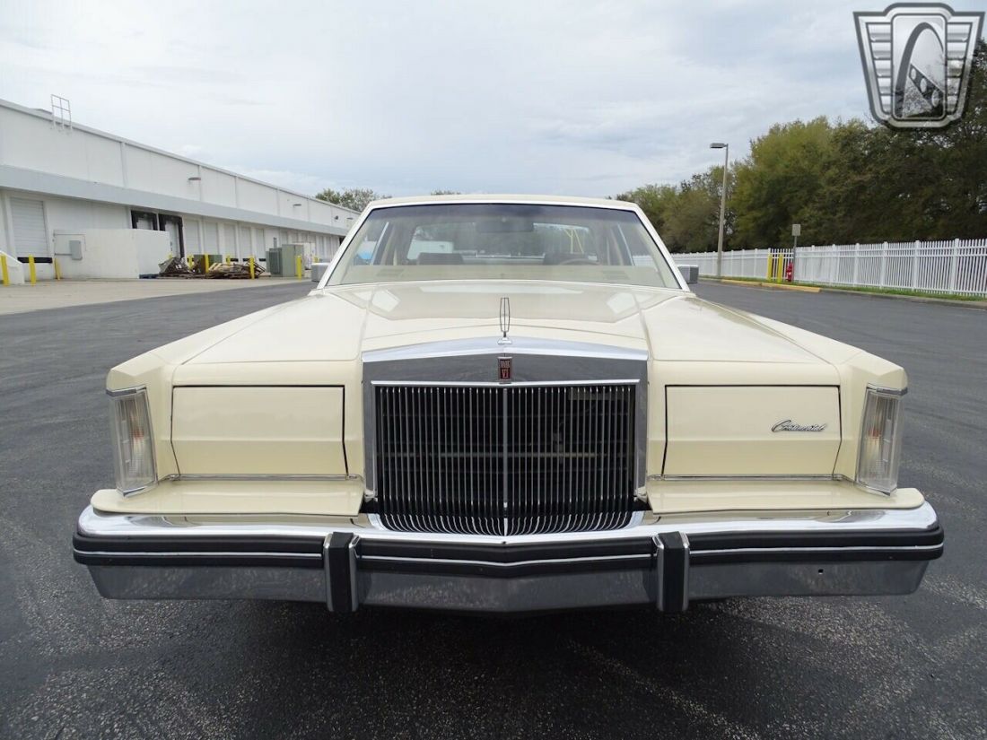 1983 Lincoln Continental Mark VI - photo 4