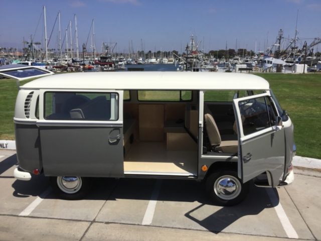 Fresh and beautiful!!! 1969 Volkswagen Bus/Vanagon Deluxe