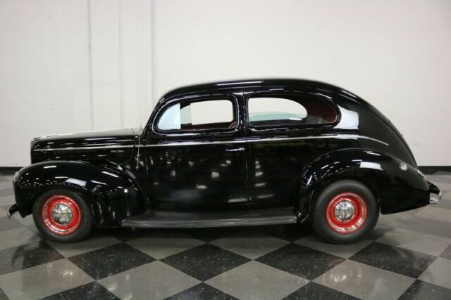 1940 Ford Deluxe Sedan - photo 3