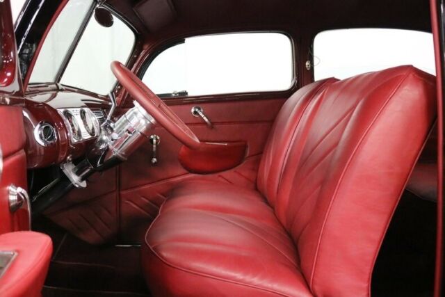 1940 Ford Deluxe Sedan - photo 5