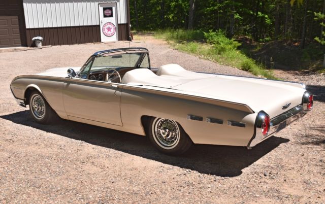 1962 Ford Thunderbird - photo 2