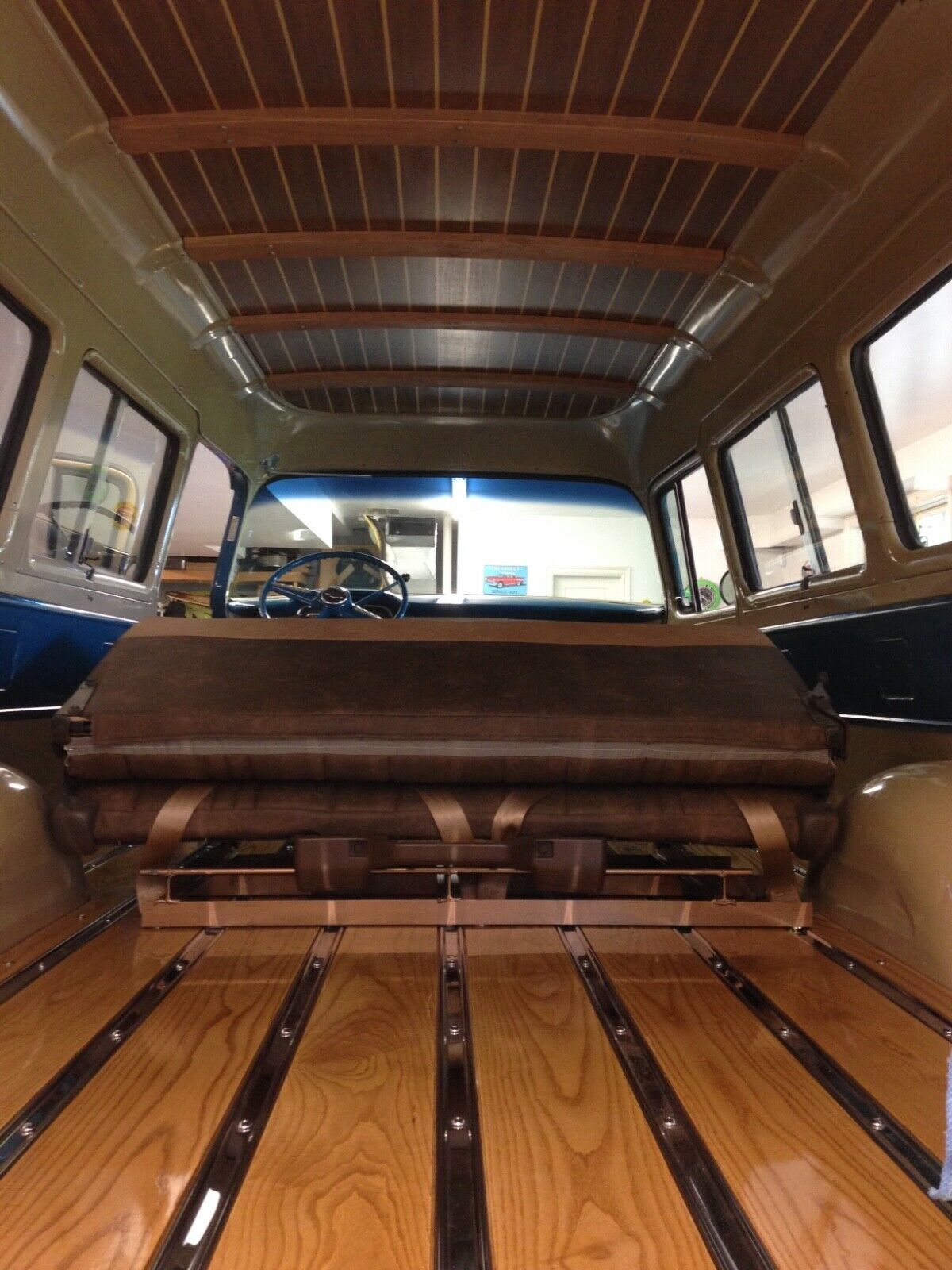 1956 Chevrolet Suburban - photo 2