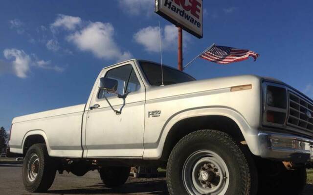 1983 Ford F-250 XL 2dr 4WD Standard Cab LB HD