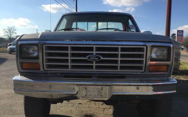 1983 Ford F-250 XL 2dr 4WD Standard Cab LB HD - photo 3