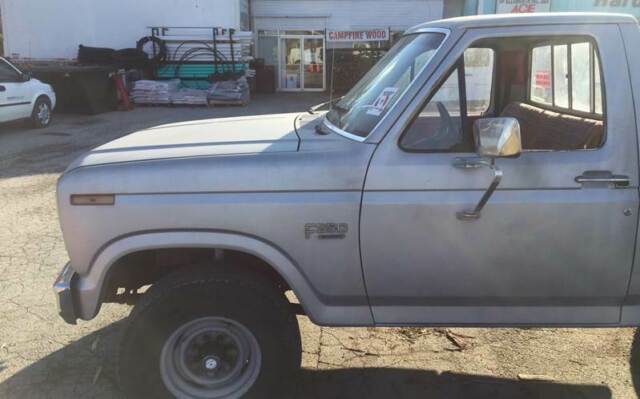 1983 Ford F-250 XL 2dr 4WD Standard Cab LB HD - photo 7