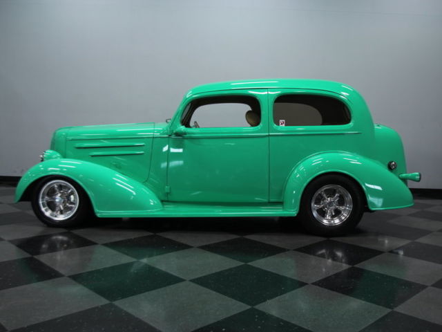 1936 Chevrolet Sedan - photo 2