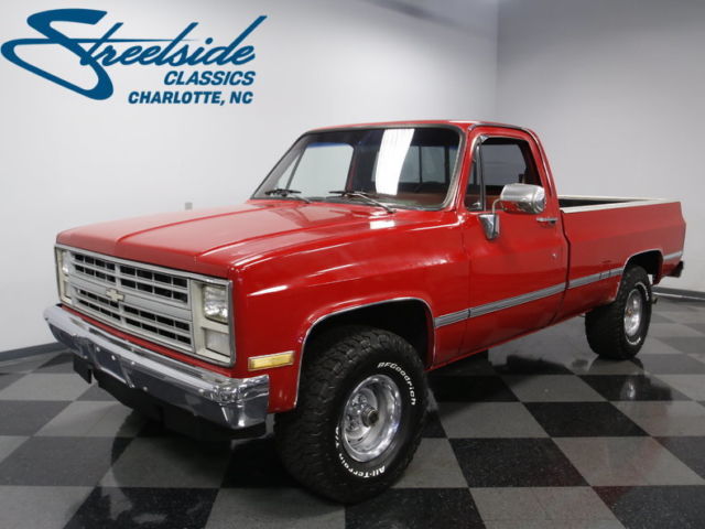 FUEL INJECTED 350 V8, 4SPD TRANS, RUNS & DRIVES WELL, AGGRESSIVE LOOK & STANCE! 1987 Chevrolet Silverado 1500 K-10 4x4
