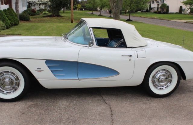 FUEL INJECTED 4 SPEED AUTOMATC POWER DISC BRAKES POWER RACK N PINION MAKE OFFER 1962 Chevrolet Corvette RESTOMOD