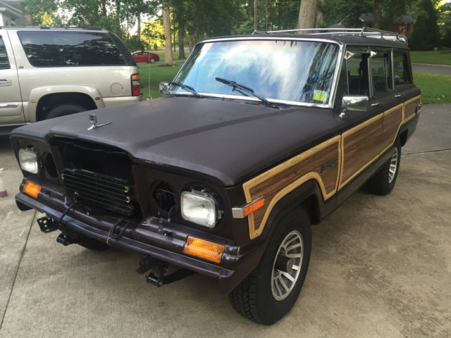FUEL INJECTED, ONLY 50,443 miles, new partial restoration, just paint and ride! 1989 Jeep Wagoneer