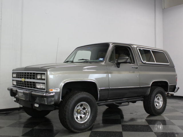 FULL COSMETIC RESTORATION, UPGRADED LEATHER SEATS, FRESH PAINT, DAKOTA GAUGES 1991 Chevrolet Blazer