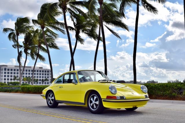 Full nut and bolt restoration / 2.4L 911 T / Light Yellow / Concours Quality 1972 Porsche 911