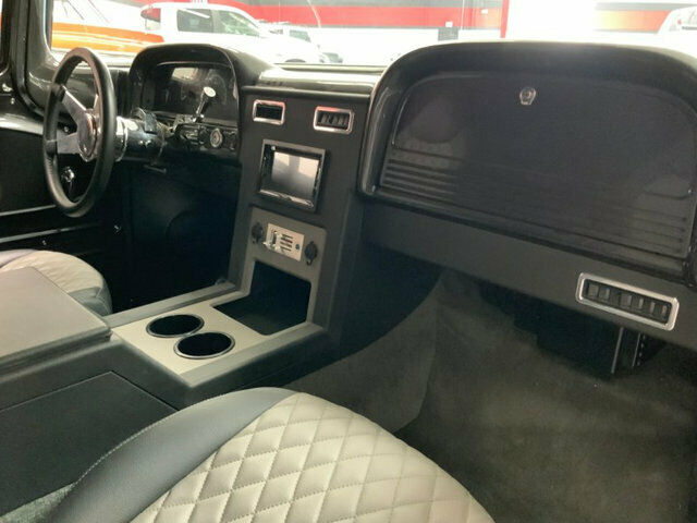 1963 Chevrolet Suburban - photo 10