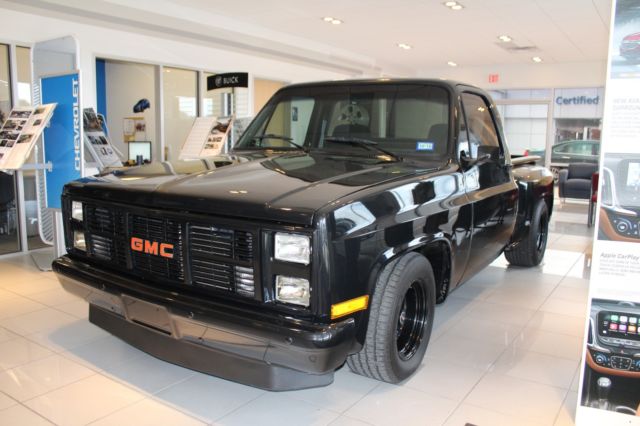 Fully Customized and Restored 1985 GMC Pickup Truck 1985 GMC Sierra 1500