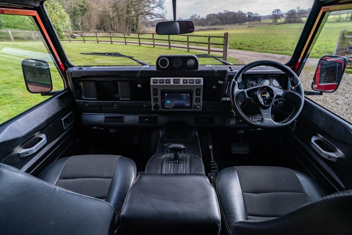 1985 Land Rover 110 3.9L V8 V8 Frame Off Restoration, Automatic, Air-Con - photo 11