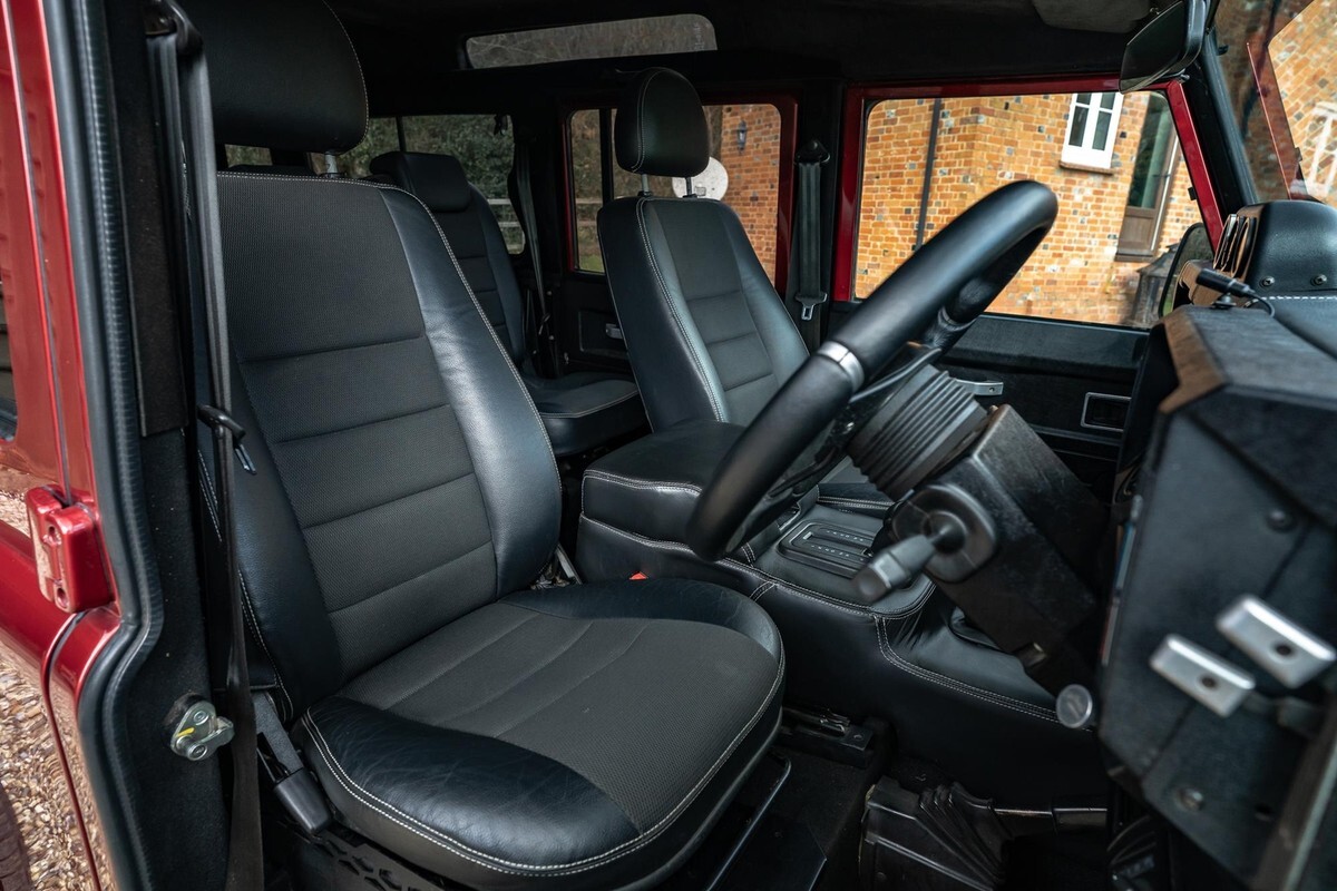 1985 Land Rover 110 3.9L V8 V8 Frame Off Restoration, Automatic, Air-Con - photo 12