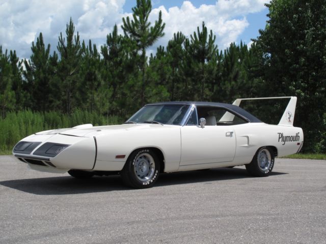 Fully restored 1970 Plymouth Superbird, 440CI V-8 and 727 Torqueflight Automatic 1970 Plymouth Road Runner Superbird