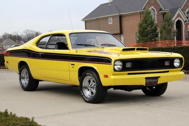 Fully Restored Duster! Mopar 318ci V8, Automatic Trans, Beautiful Black Leather 1970 Plymouth Duster
