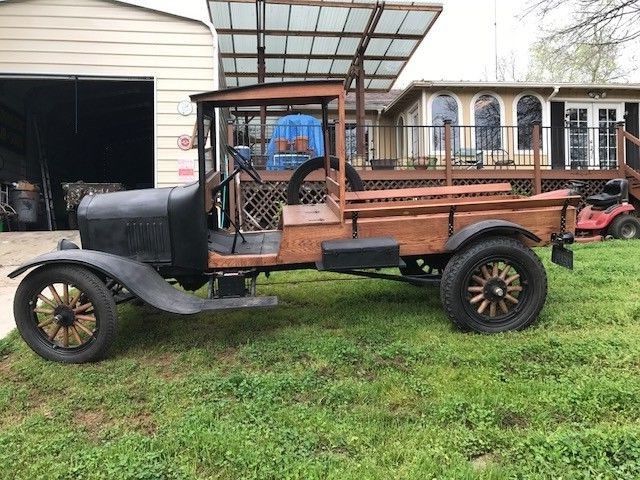 Fully Restored Model T Truck Mostly stock w/some very desireable ORIGINAL Goodys 1925 Ford Model T