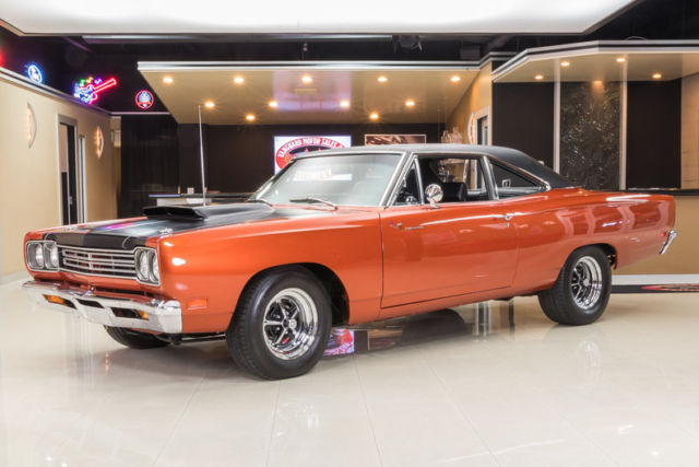Fully Restored, Road Runner! Built 440ci V8, 727 Automatic, 6 Pack Hood, PS, PB 1969 Plymouth Road Runner