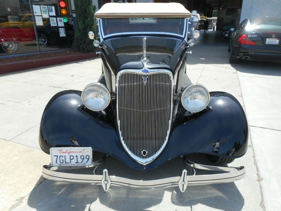 1933 Ford Roadster - photo 2